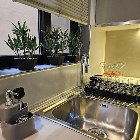 شقة A Cosy Modern *
