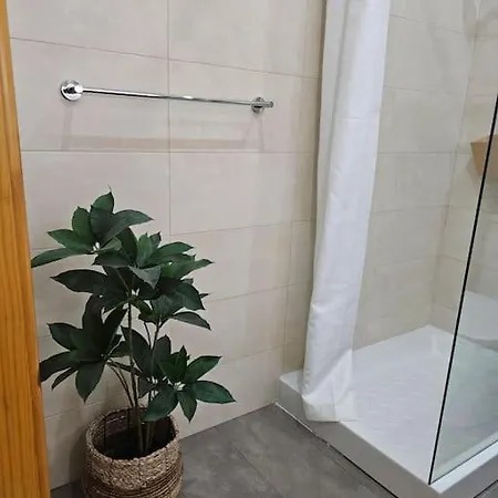 דירה A Cosy Modern